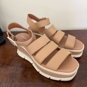 Women's Sorel Beige Strappy Platform Sandals 8.5